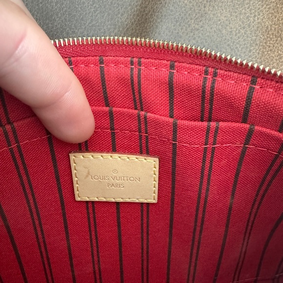 Louis Vuitton Monogram Pochette MM - Picture 5 of 8